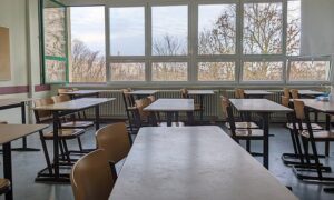 Klassenraum in einer Schule (Archiv), via 